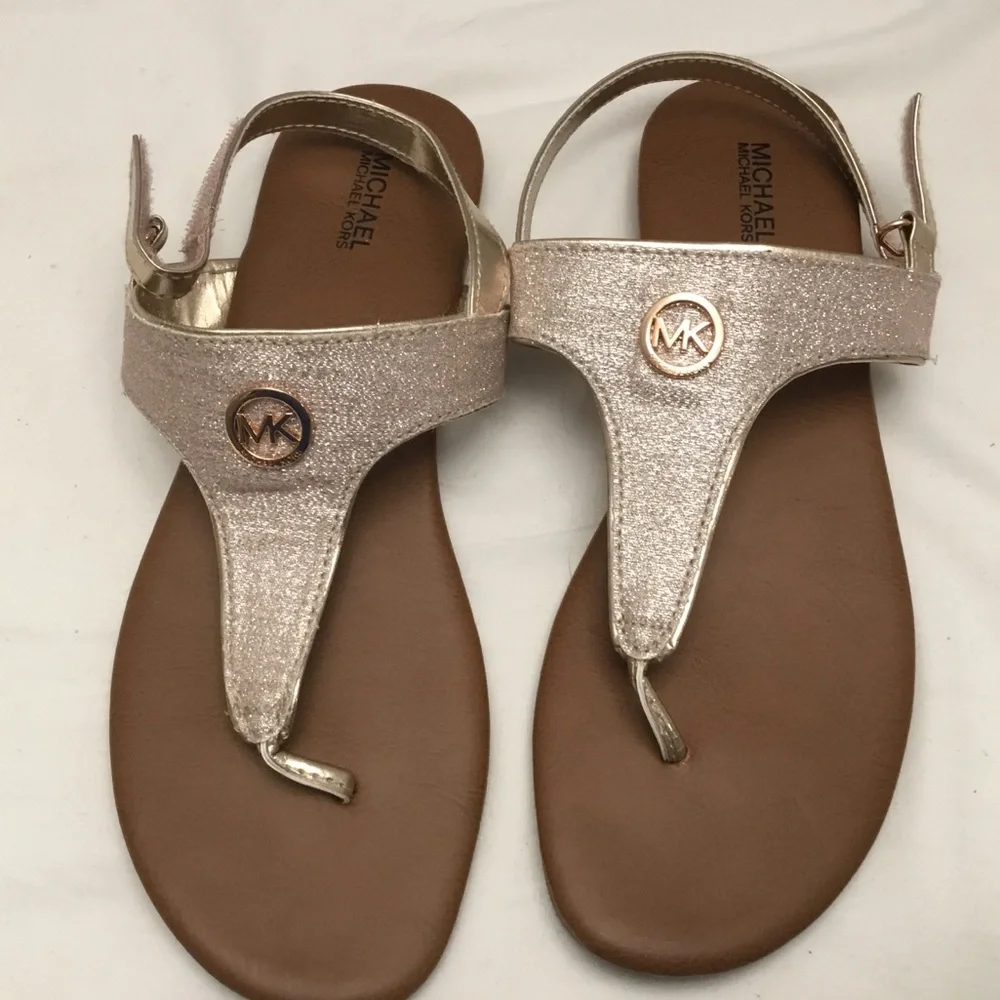 Authentic Michael Kors sandals Size 5 - Picture 4 of 15